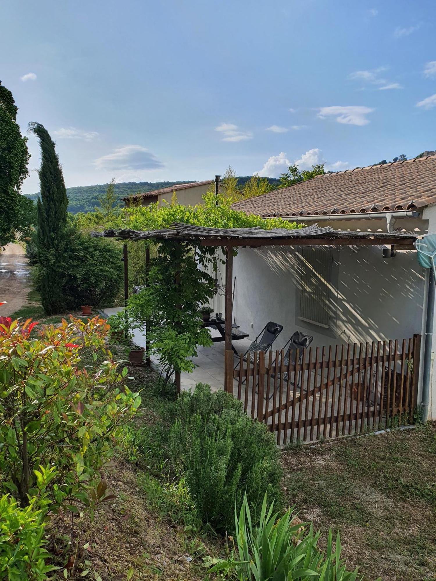 Hanna En Luberon - Le Boisset Saint-Martin-de-Castillon Exterior foto